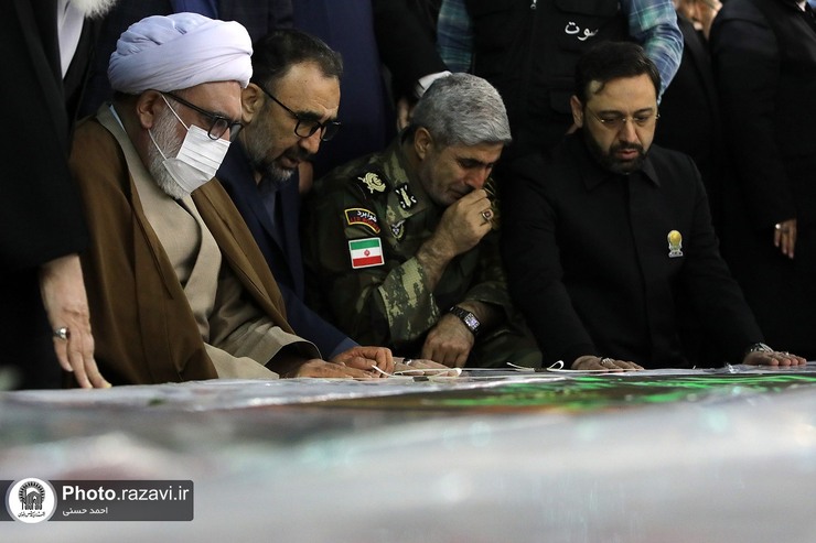 دیدار تولیت آستان قدس رضوی با خانواده شهدای حادثه حرم شاهچراغ (ع)
