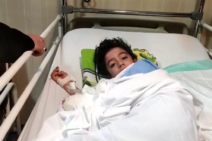 آرتین کودکی که در حمله تروریستی شاهچراغ (ع) مجروح شده بود از بیمارستان مرخص شد.
