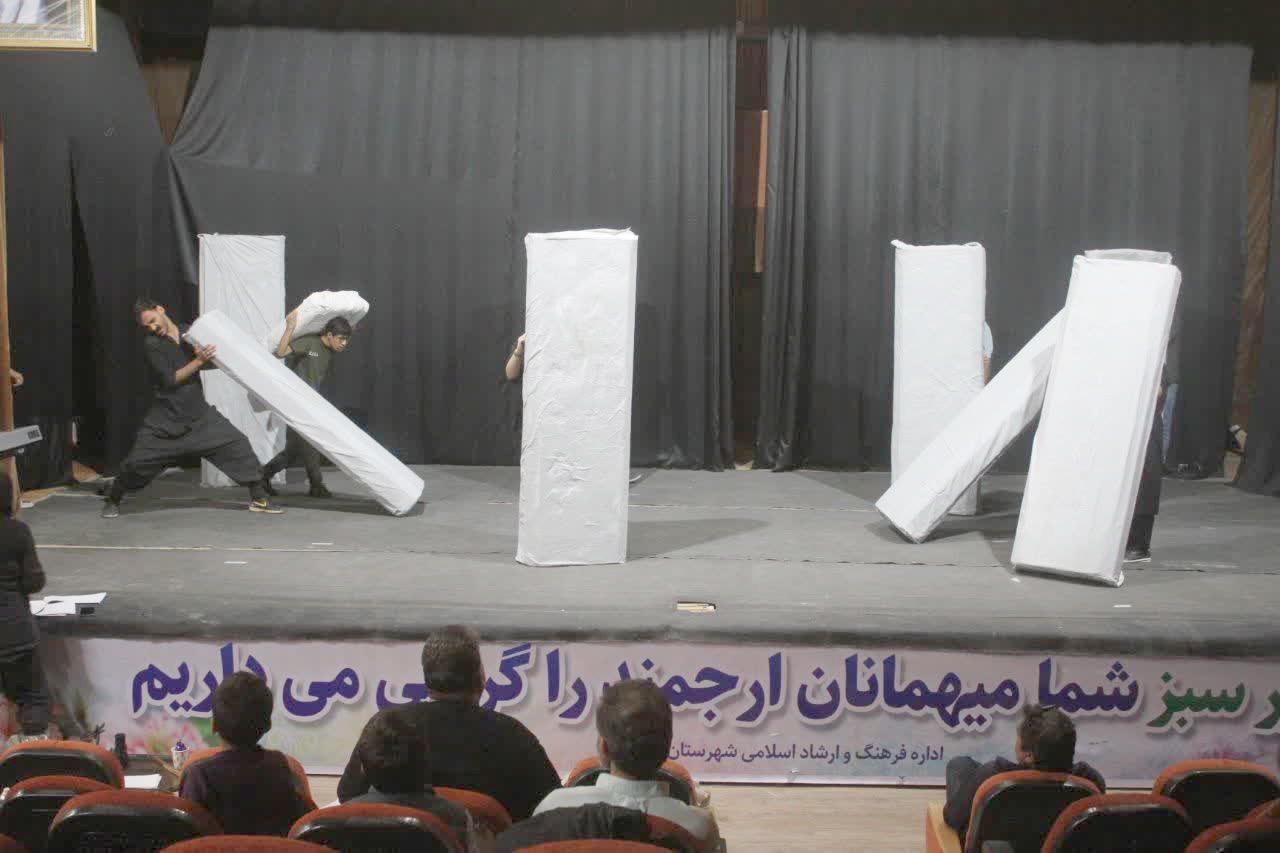 اجرای ۳ نمایش در سومین روز جشنواره اجرای ۳ نمایش در سومین روز جشنواره