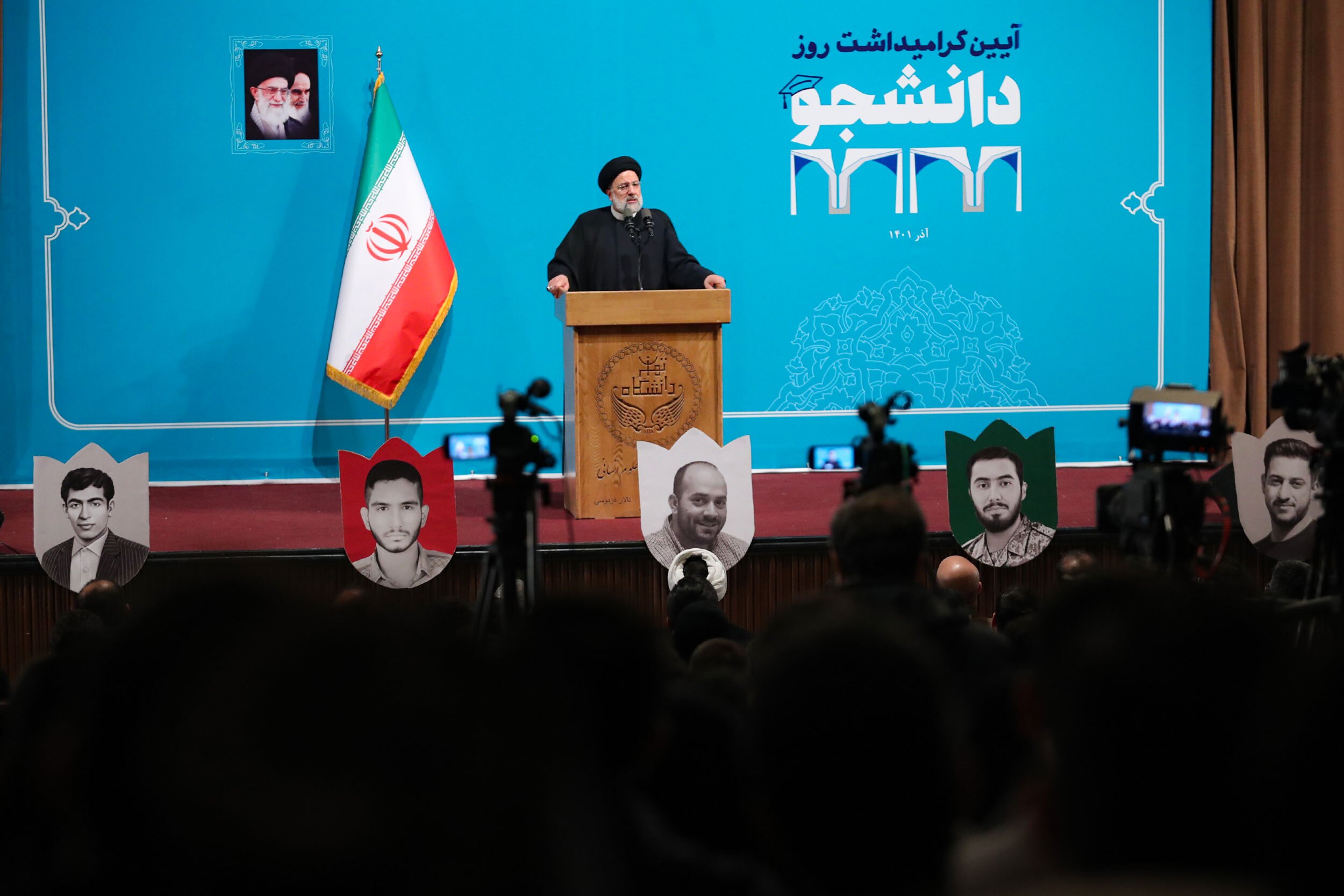 رئیس‌جمهور در دانشگاه تهران: به من گفتند امروز دانشگاه نروید| دنبال گشایشم نه تعطیلی دانشگاه| اعتراضات را باید شنید+ فیلم