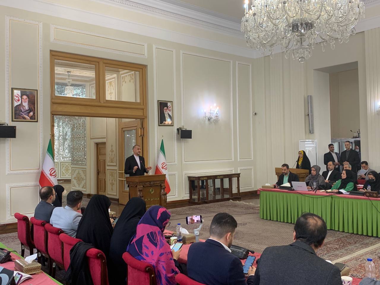 امیرعبداللهیان: تبادل پیام با آمریکا ادامه دارد| از خطوط قرمز در مذاکرات عبور نکردیم| توطئه تجزیه ایران شکست خورد+ فیلم امیرعبداللهیان: تبادل پیام با آمریکا ادامه دارد| از خطوط قرمز در مذاکرات عبور نکردیم| توطئه تجزیه ایران شکست خورد+ فیلم
