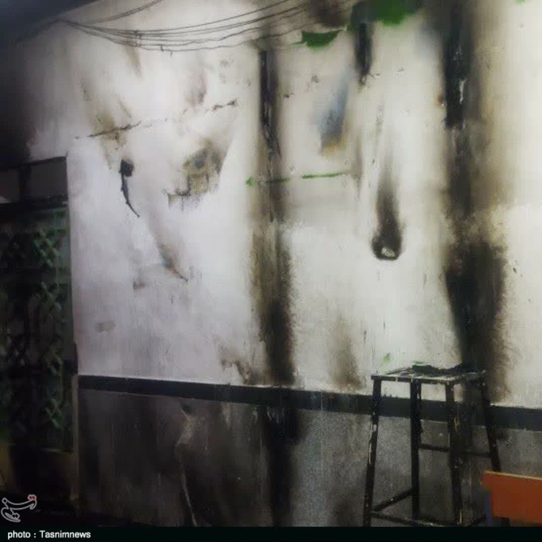 حمله اغتشاشگران با کوکتل مولوتوف به مسجد امام هادی (ع) خرم‌آباد + تصاویر