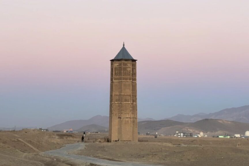 نگاهی به منارههای مسعود و بهرامشاه در شهر غزنی افغانستان + عکس نگاهی به منارههای مسعود و بهرامشاه در شهر غزنی افغانستان + عکس