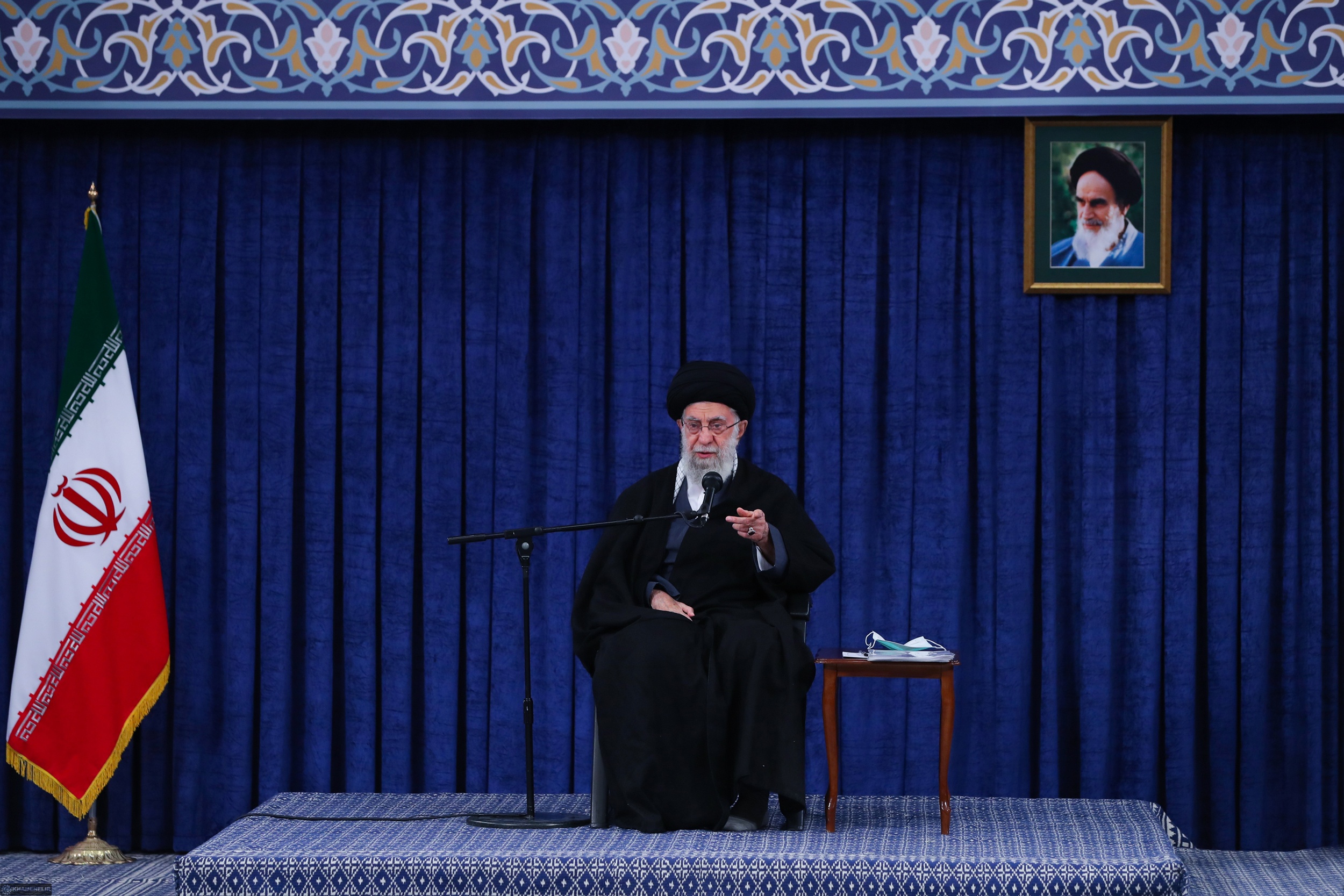 رهبر انقلاب: حادثه تروریستی شاهچراغ موجب رسوایی آمریکایی‌ها شد| دستگاه‌های فرهنگی جنایت‌های دشمنان را برای جوانان تبیین کنند+ عکس