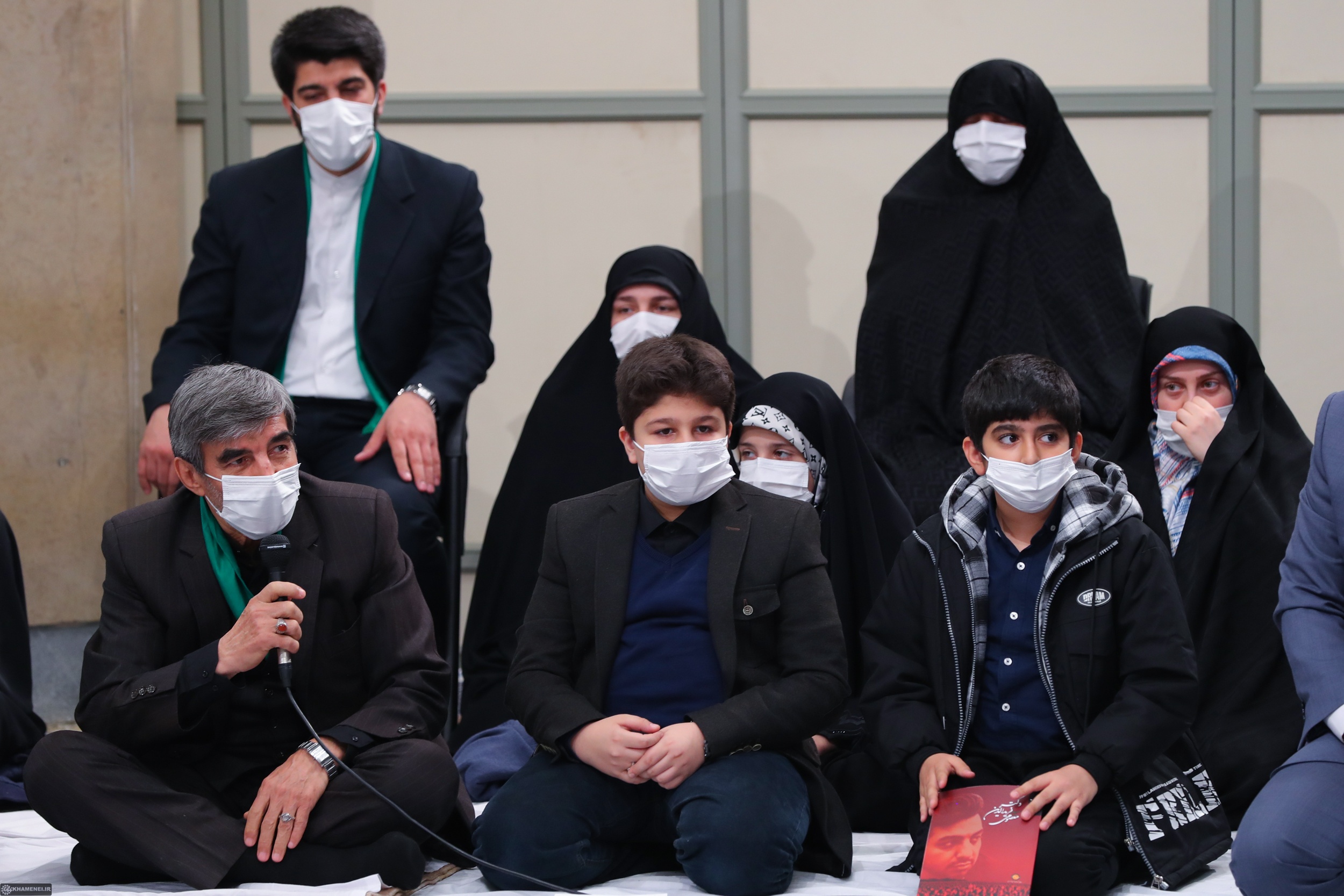 رهبر انقلاب: حادثه تروریستی شاهچراغ موجب رسوایی آمریکایی‌ها شد| دستگاه‌های فرهنگی جنایت‌های دشمنان را برای جوانان تبیین کنند+ عکس