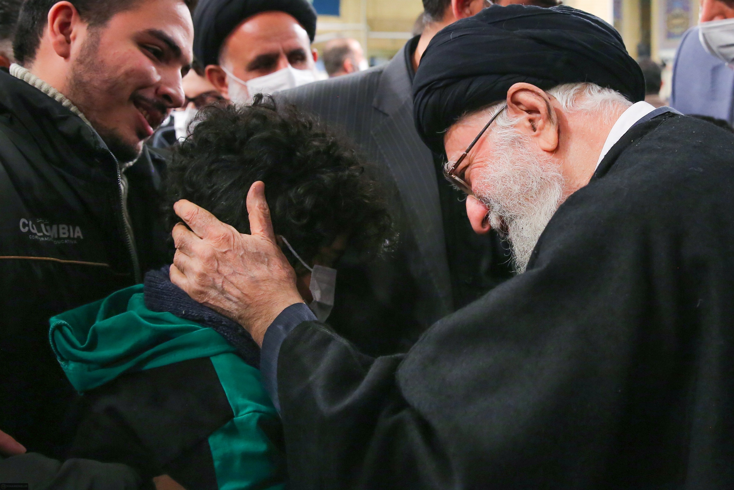 رهبر انقلاب: حادثه تروریستی شاهچراغ موجب رسوایی آمریکایی‌ها شد| دستگاه‌های فرهنگی جنایت‌های دشمنان را برای جوانان تبیین کنند+ عکس