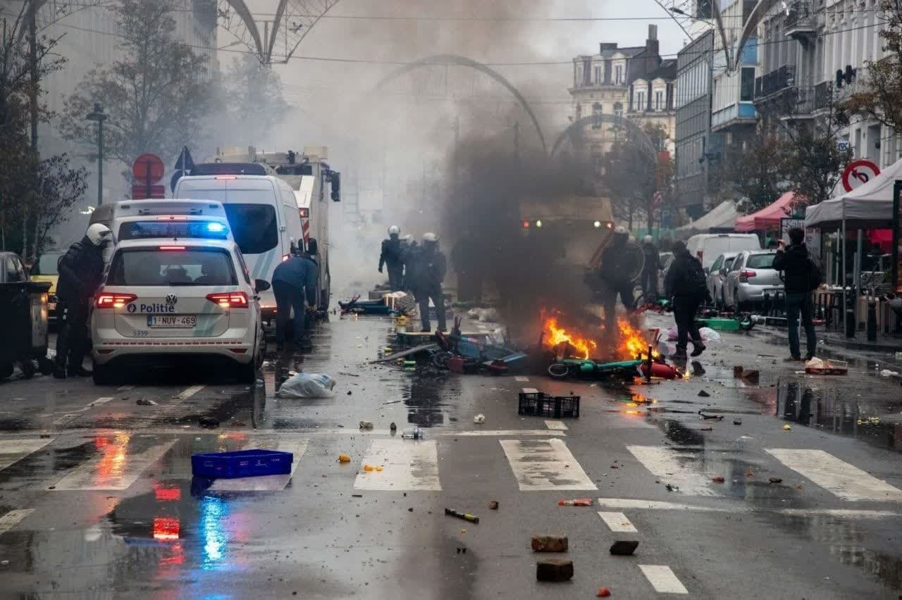 باخت بلژیک در جام جهانی، بروکسل را به آشوب کشید + فیلم و عکس باخت بلژیک در جام جهانی، بروکسل را به آشوب کشید + فیلم و عکس