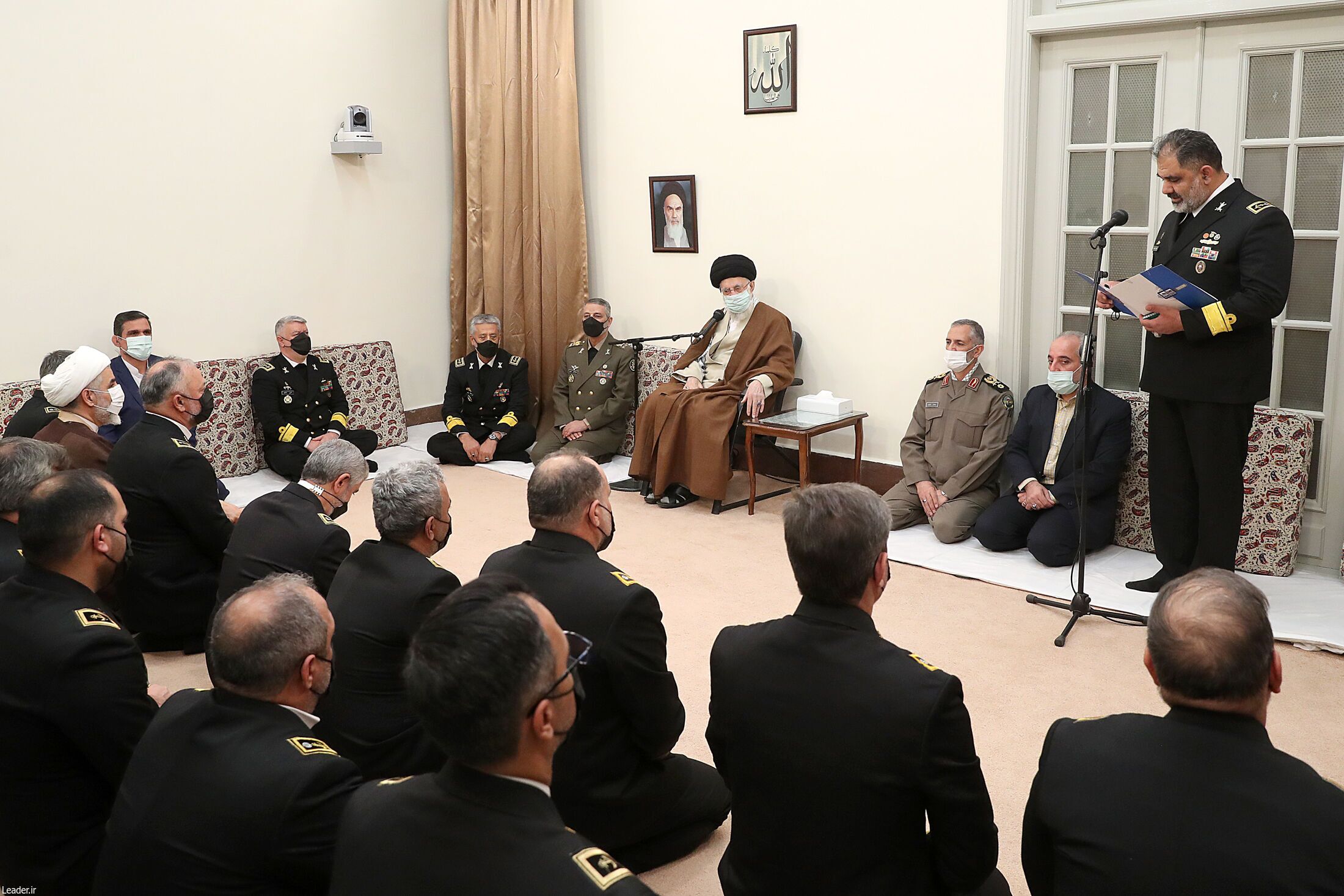 رهبر انقلاب در دیدار جمعی از فرماندهان نیروی دریایی ارتش: استفاده از ظرفیتهای دریا به فرهنگ عمومی در کشور تبدیل شود رهبر انقلاب در دیدار جمعی از فرماندهان نیروی دریایی ارتش: استفاده از ظرفیتهای دریا به فرهنگ عمومی در کشور تبدیل شود