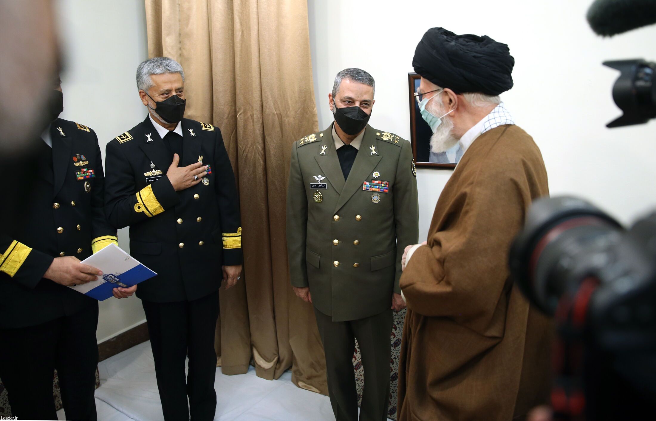 رهبر انقلاب در دیدار جمعی از فرماندهان نیروی دریایی ارتش: استفاده از ظرفیتهای دریا به فرهنگ عمومی در کشور تبدیل شود رهبر انقلاب در دیدار جمعی از فرماندهان نیروی دریایی ارتش: استفاده از ظرفیتهای دریا به فرهنگ عمومی در کشور تبدیل شود