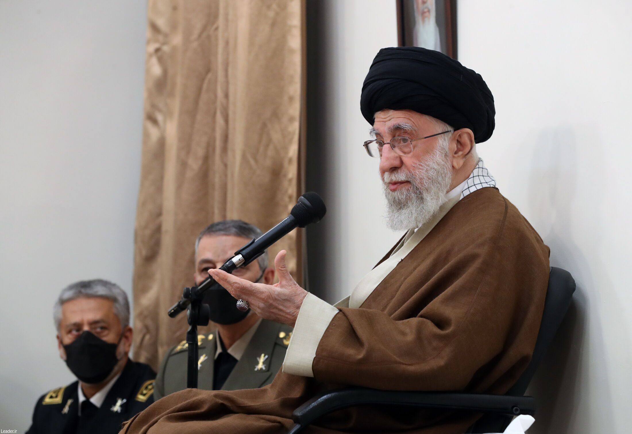 رهبر انقلاب در دیدار جمعی از فرماندهان نیروی دریایی ارتش: استفاده از ظرفیتهای دریا به فرهنگ عمومی در کشور تبدیل شود رهبر انقلاب در دیدار جمعی از فرماندهان نیروی دریایی ارتش: استفاده از ظرفیتهای دریا به فرهنگ عمومی در کشور تبدیل شود