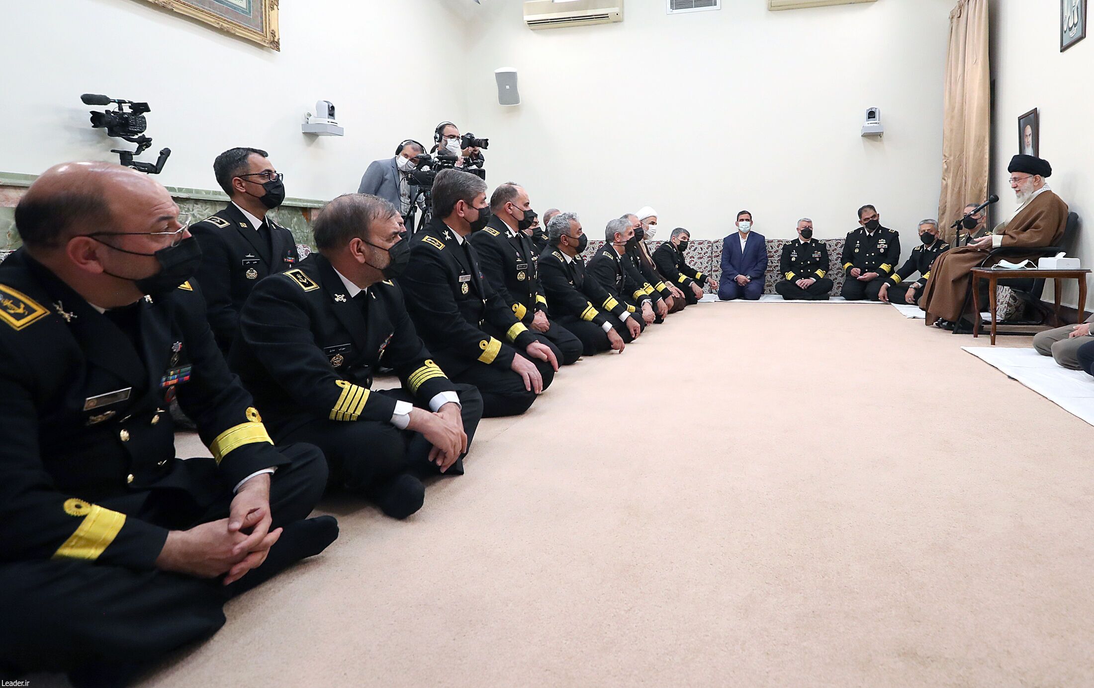 رهبر انقلاب در دیدار جمعی از فرماندهان نیروی دریایی ارتش: استفاده از ظرفیتهای دریا به فرهنگ عمومی در کشور تبدیل شود رهبر انقلاب در دیدار جمعی از فرماندهان نیروی دریایی ارتش: استفاده از ظرفیتهای دریا به فرهنگ عمومی در کشور تبدیل شود