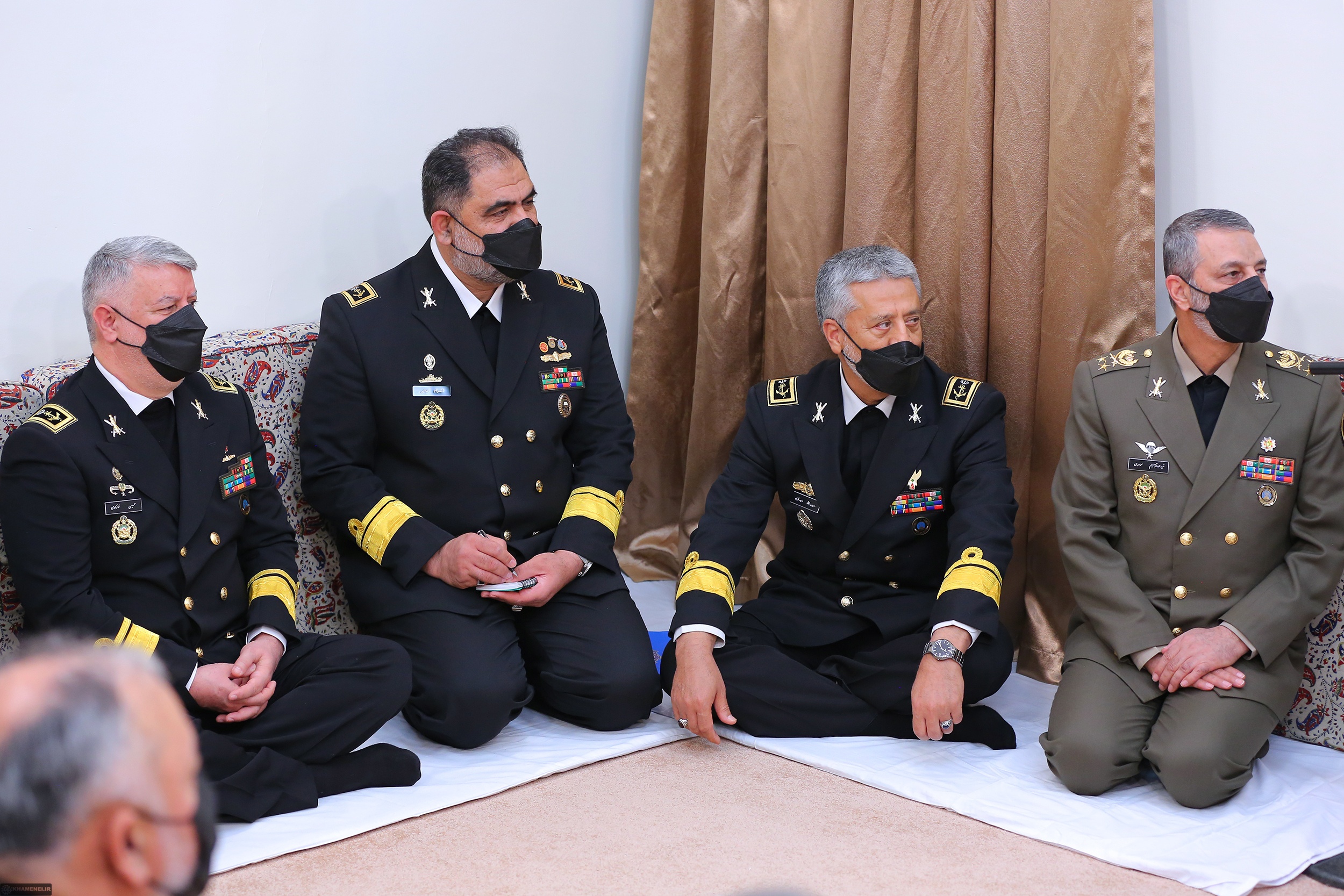 رهبر انقلاب در دیدار جمعی از فرماندهان نیروی دریایی ارتش: استفاده از ظرفیتهای دریا به فرهنگ عمومی در کشور تبدیل شود رهبر انقلاب در دیدار جمعی از فرماندهان نیروی دریایی ارتش: استفاده از ظرفیتهای دریا به فرهنگ عمومی در کشور تبدیل شود