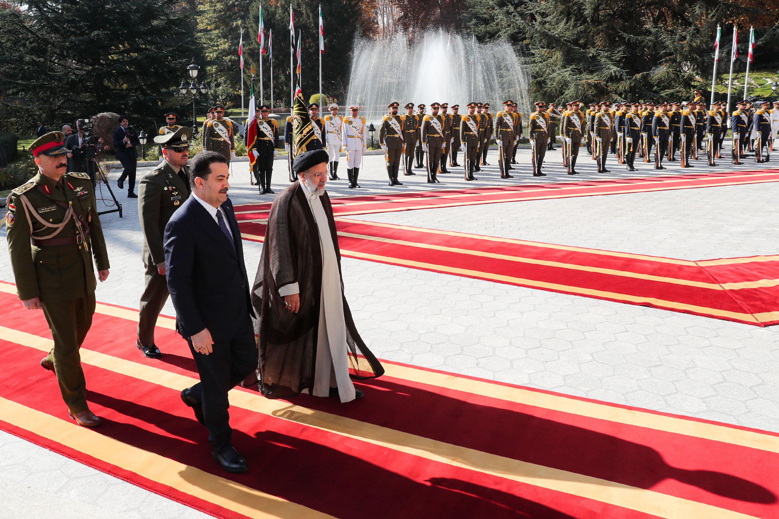 استقبال رسمی آیتالله رئیسی از نخستوزیر عراق+ فیلم و عکس استقبال رسمی آیتالله رئیسی از نخستوزیر عراق+ فیلم و عکس