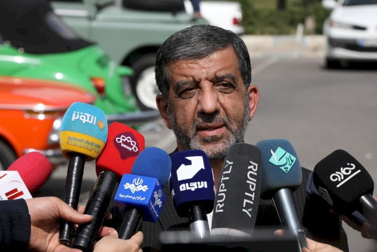 وزیر گردشگری تاکید کرد: گفتگو بهترین راه برای حل مشکلات کشور است.