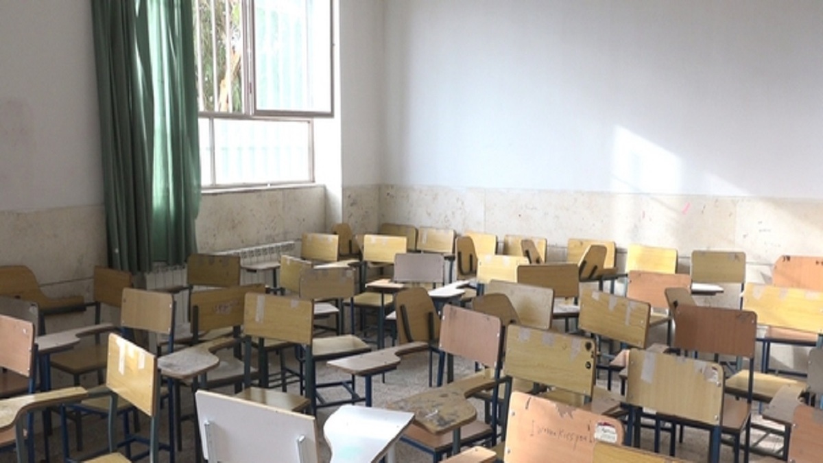 مسمومیت ۱۸ دانش آموز دختر یکی از هنرستان‌های قم آن‌ها را راهی بیمارستان کرد.
