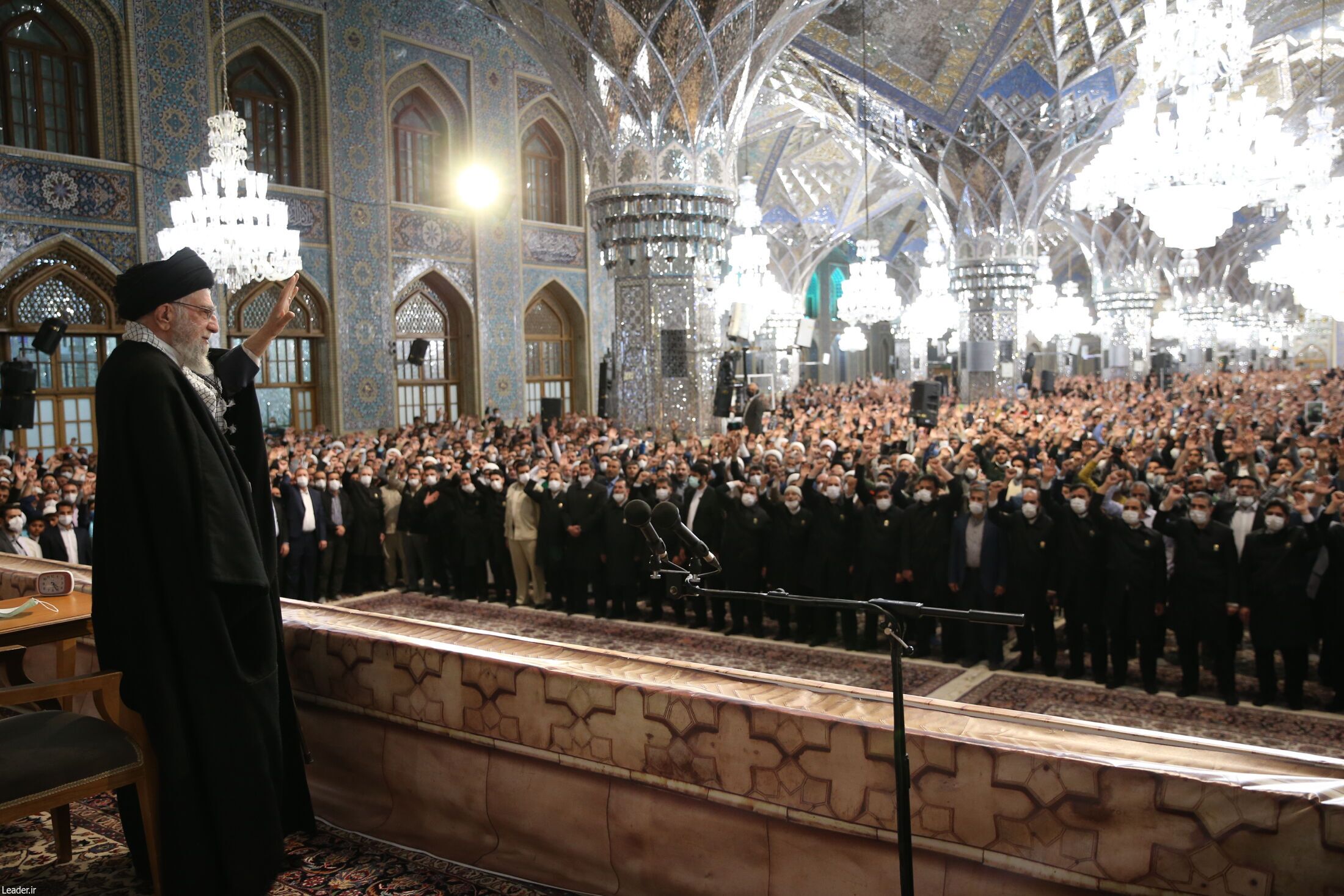 رهبر انقلاب در حرم رضوی: وابستگی به دلار یکی از مشکلات اقتصادی است| دشمنان با هویت جمهوری اسلامی مخالفند+ فیلم و عکس رهبر انقلاب در حرم رضوی: وابستگی به دلار یکی از مشکلات اقتصادی است| دشمنان با هویت جمهوری اسلامی مخالفند+ فیلم و عکس