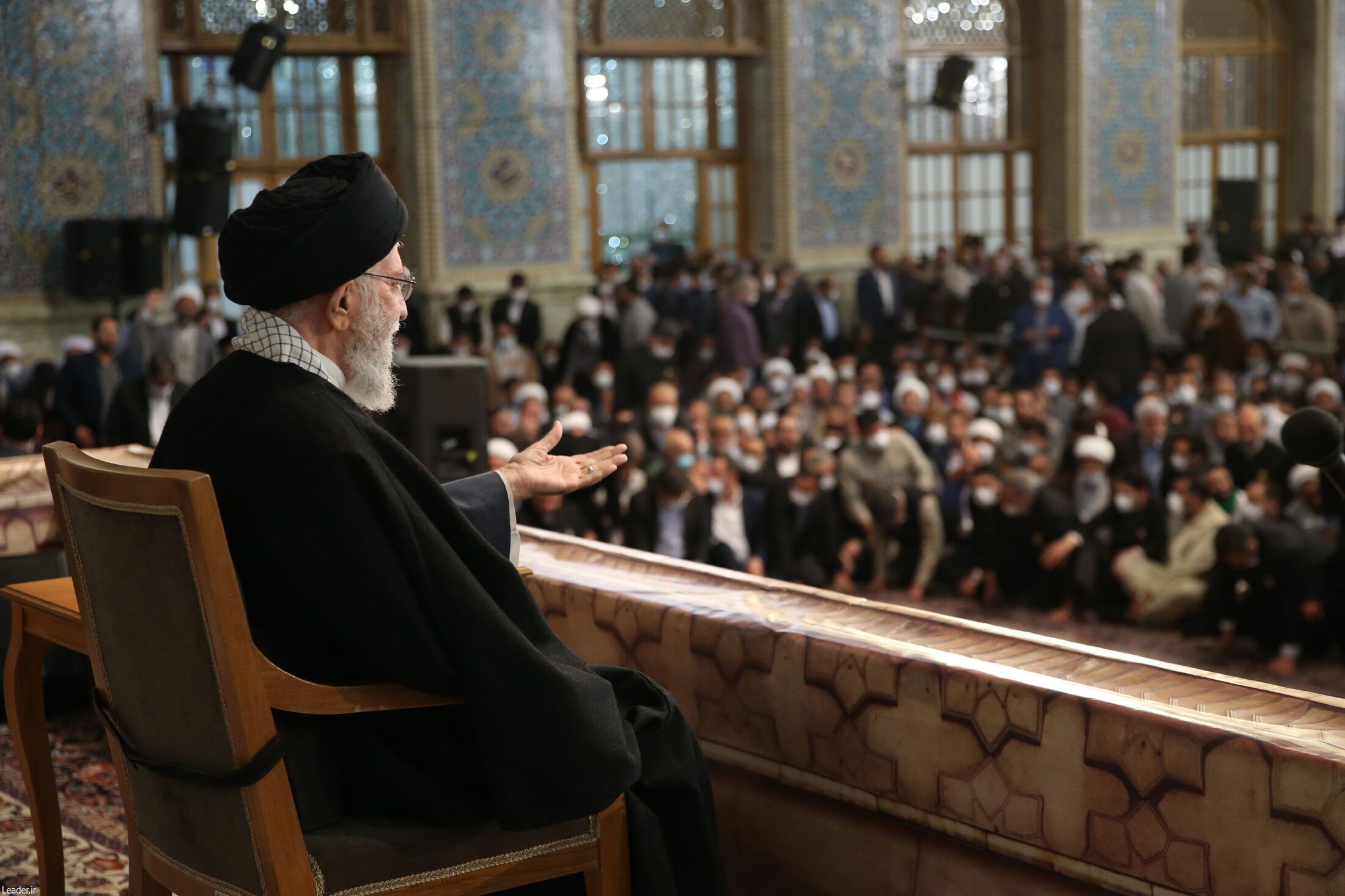 رهبر انقلاب در حرم رضوی: وابستگی به دلار یکی از مشکلات اقتصادی است| دشمنان با هویت جمهوری اسلامی مخالفند+ فیلم و عکس رهبر انقلاب در حرم رضوی: وابستگی به دلار یکی از مشکلات اقتصادی است| دشمنان با هویت جمهوری اسلامی مخالفند+ فیلم و عکس