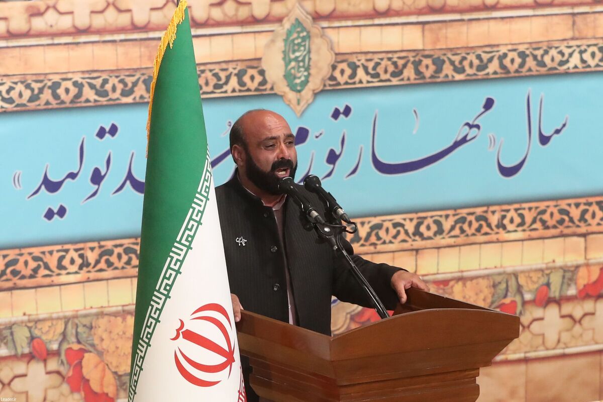 پیش از سخنرانی نوروزی مقام معظم رهبری در حرم رضوی، مهدی سروری به مدیحه‌سرایی پرداخت.