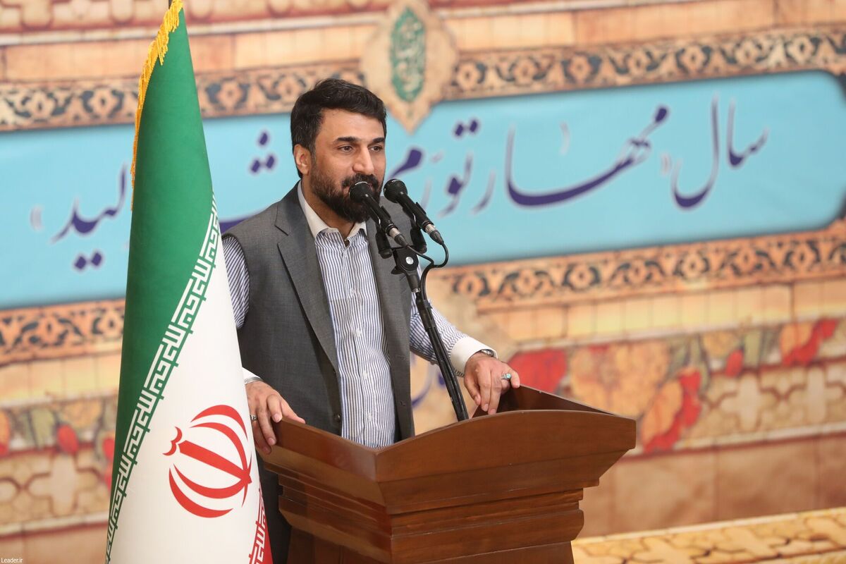 پیش از سخنرانی نوروزی مقام معظم رهبری، صابر خراسانی شاعر آئینی کشورمان به شعرخوانی پرداخت.  