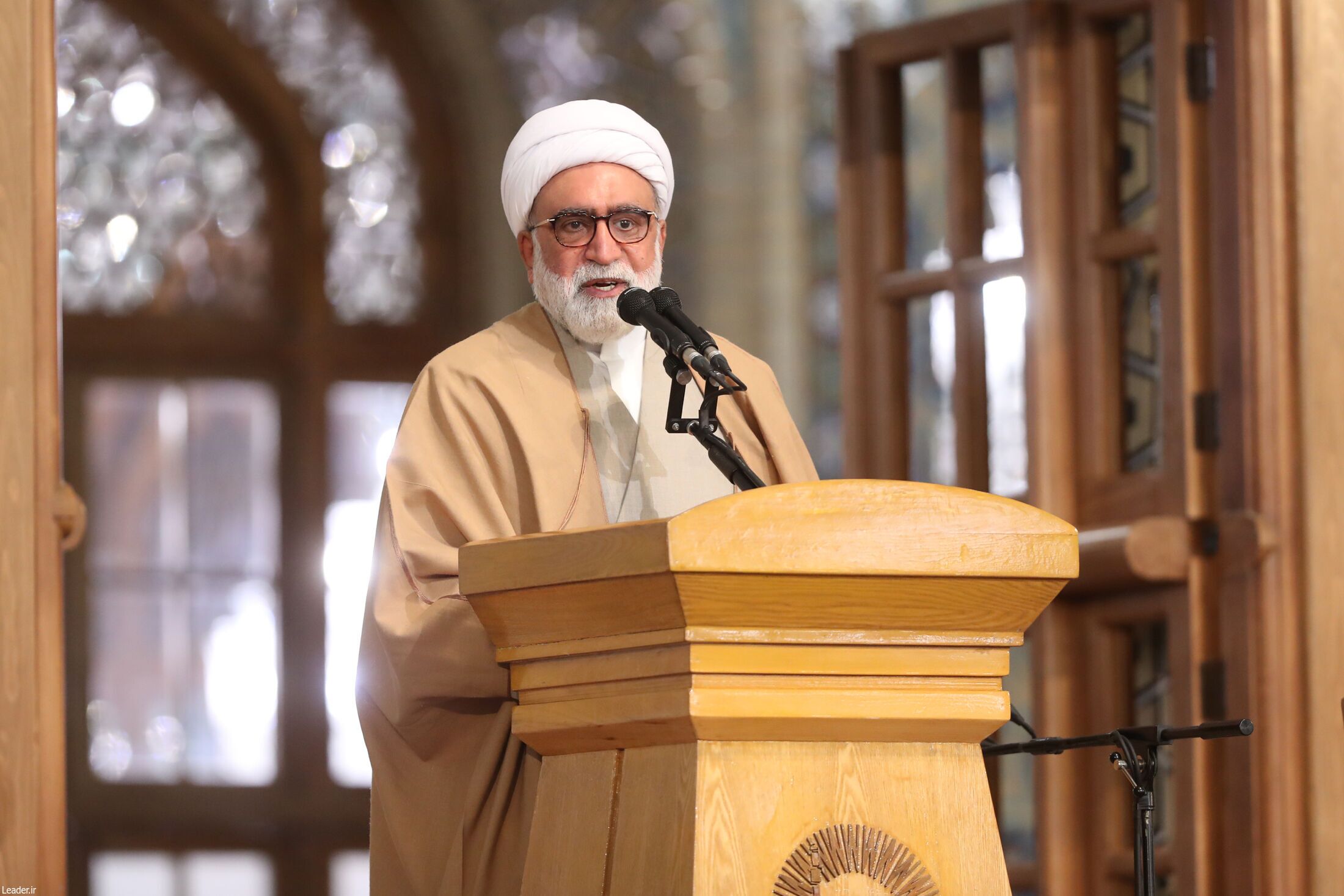 رهبر انقلاب در حرم رضوی: هیچ مشارکتی در جنگ اوکراین نداریم| «مسئله اقتصاد» مهمترین نقطه ضعف کشور است+ فیلم و عکس رهبر انقلاب در حرم رضوی: هیچ مشارکتی در جنگ اوکراین نداریم| «مسئله اقتصاد» مهمترین نقطه ضعف کشور است+ فیلم و عکس