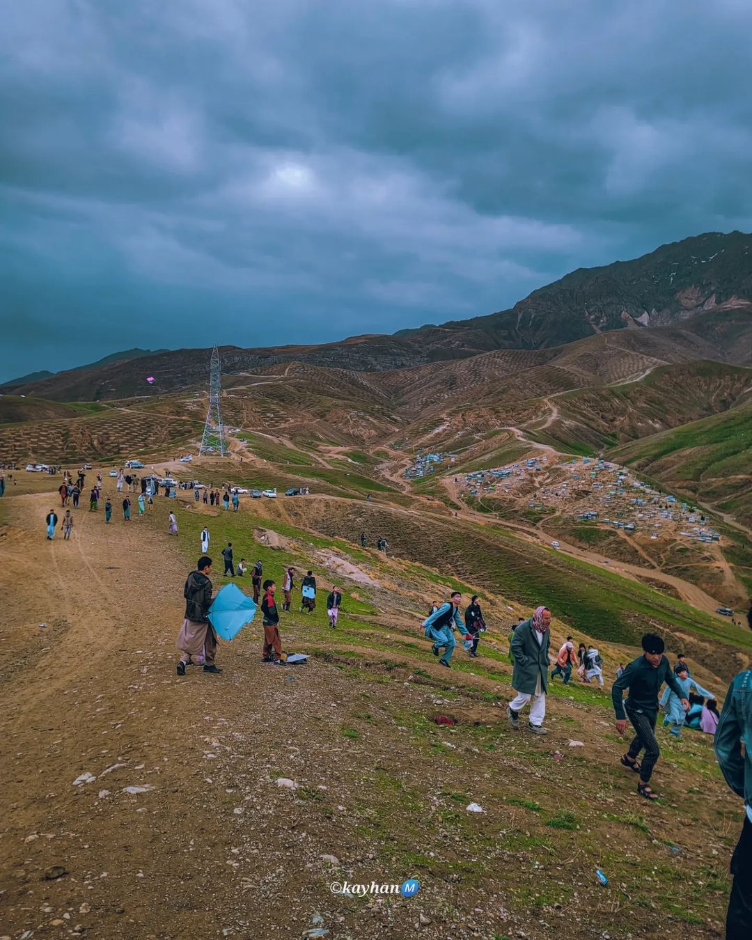 عکس‌هایی از بادبادک بازی در روزهای اول بهار در کابل