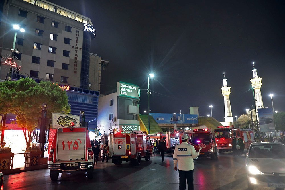 آتش‌سوزی در یک هتل آپارتمان در میدان بیت المقدس مشهد + تصاویر