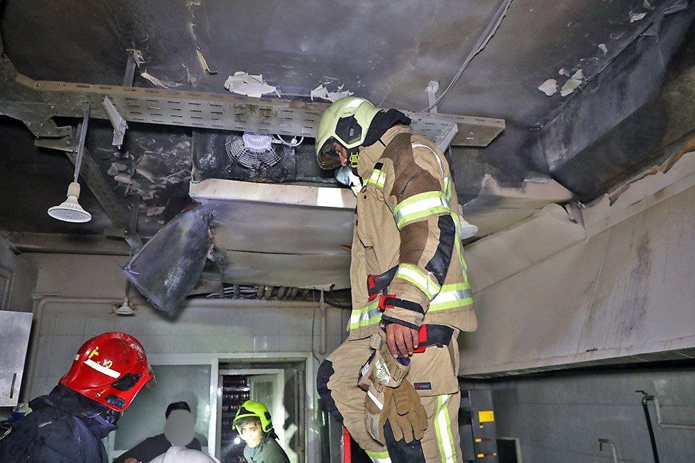 آتش‌سوزی در یک هتل آپارتمان در میدان بیت المقدس مشهد + تصاویر