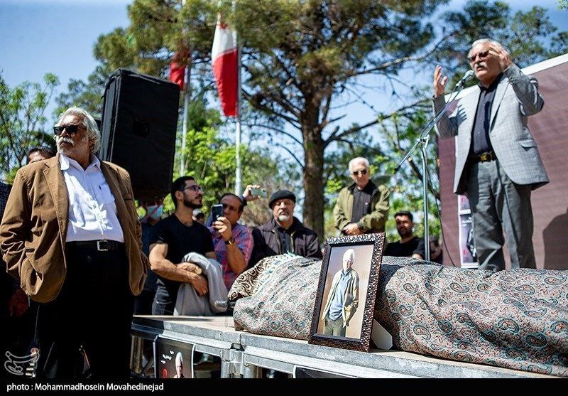 مراسم تشییع و خاکسپاری کیومرث پوراحمد + عکس مراسم تشییع و خاکسپاری کیومرث پوراحمد + عکس