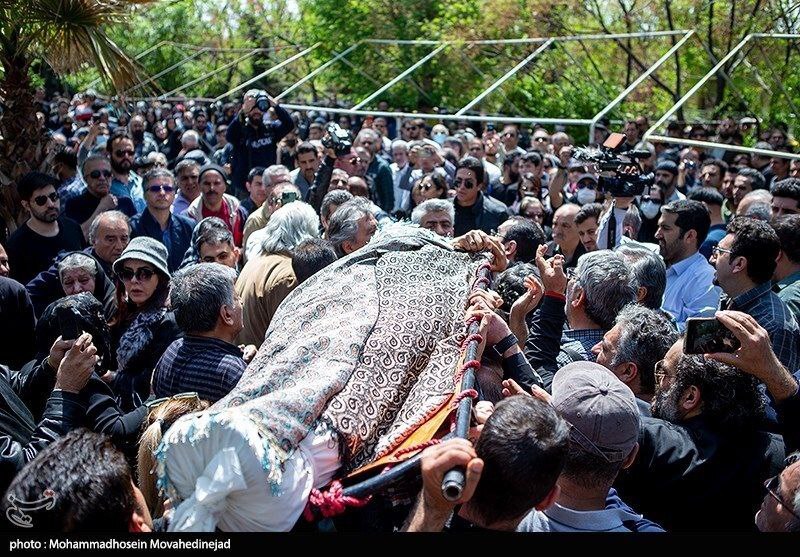 مراسم تشییع و خاکسپاری کیومرث پوراحمد + عکس مراسم تشییع و خاکسپاری کیومرث پوراحمد + عکس