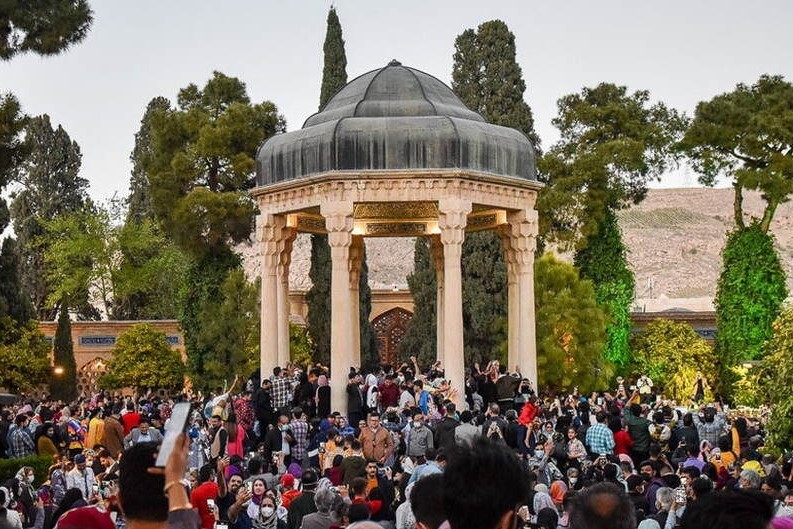 آیا نوروز زمان خوبی برای سفر به مشهد و شیراز است؟ آیا نوروز زمان خوبی برای سفر به مشهد و شیراز است؟