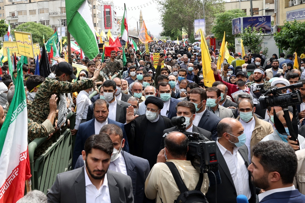 رئیسی در حاشیه راهپیمایی روز قدس: آزادی قدس بسیار نزدیک است+ عکس و فیلم