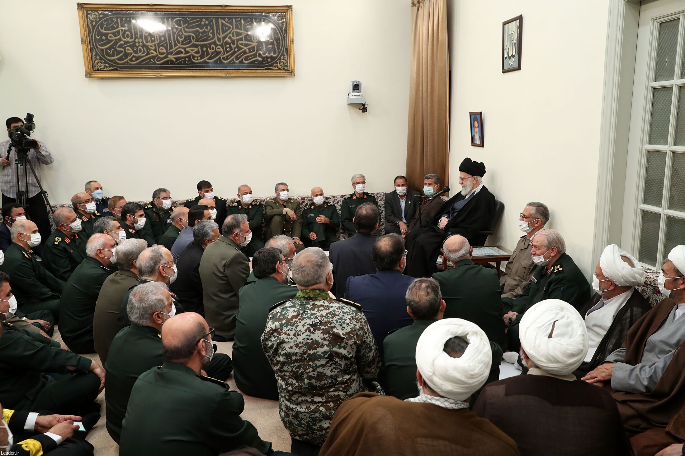 رهبر انقلاب خطاب به فرماندهان نیروهای مسلح: به هیچ حدی از پیشرفت قانع نباشید و بدون توقف به جلو بروید+ فیلم و عکس رهبر انقلاب خطاب به فرماندهان نیروهای مسلح: به هیچ حدی از پیشرفت قانع نباشید و بدون توقف به جلو بروید+ فیلم و عکس