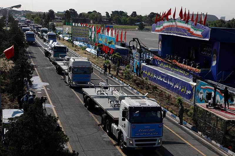 رژه هوایی جنگنده‌ها و بالگردهای ارتش در حضور رئیس‌جمهور| کدام تسلیحات و سامانه‌ها در تهران رژه رفتند؟+ فیلم و جزئیات