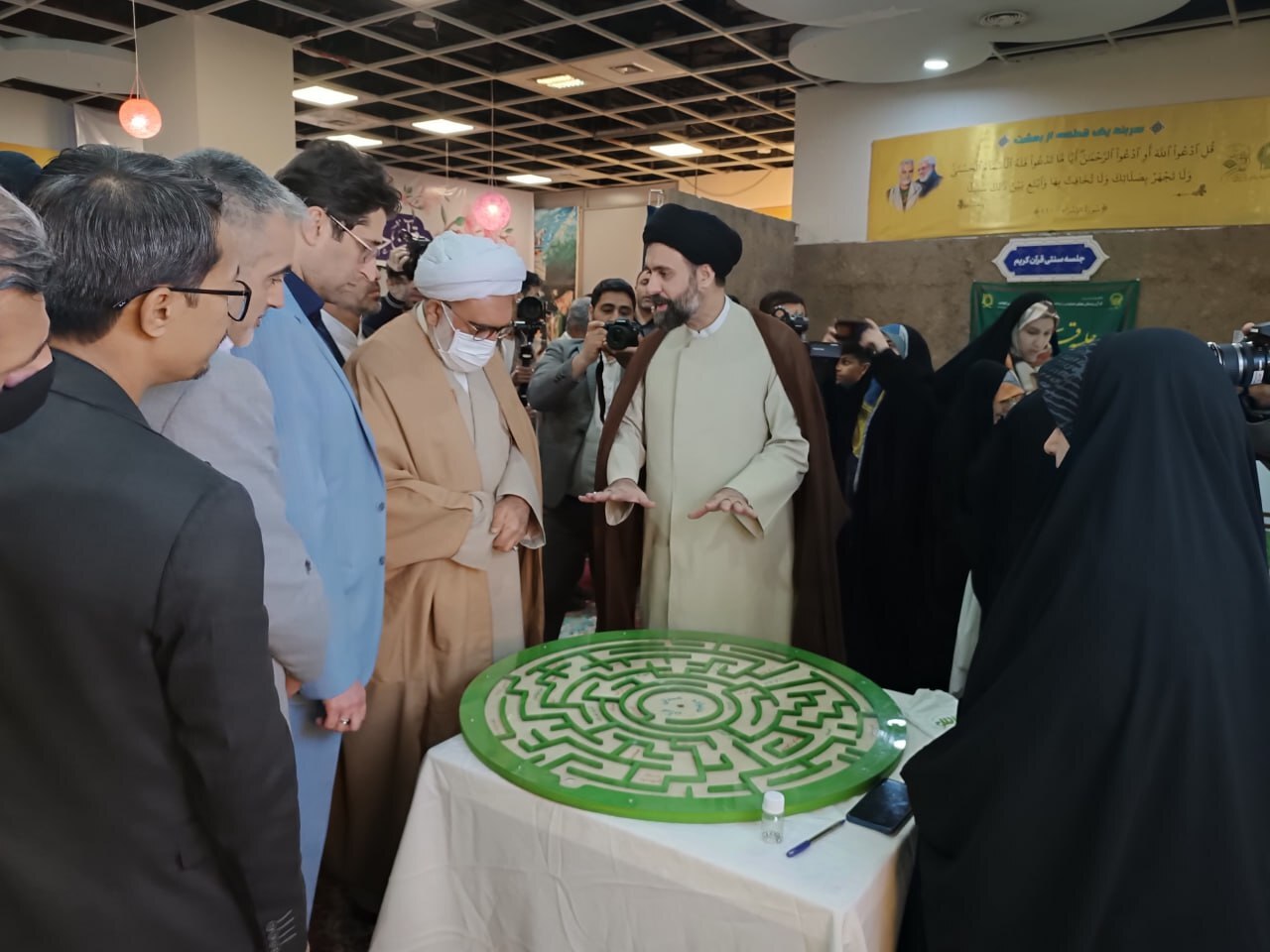 شانزدهمین نمایشگاه بین‌المللی قرآن کریم در مشهد آغاز به کار کرد + فیلم