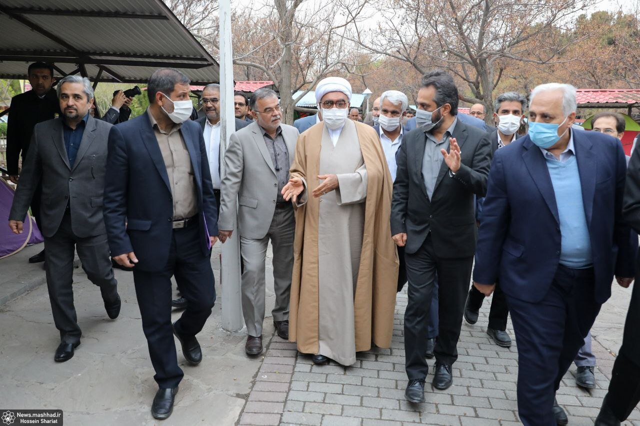 بازدید تولیت آستان قدس رضوی، فرماندار و سرپرست شهرداری مشهد از روند خدمت‌رسانی به زائران نوروزی
