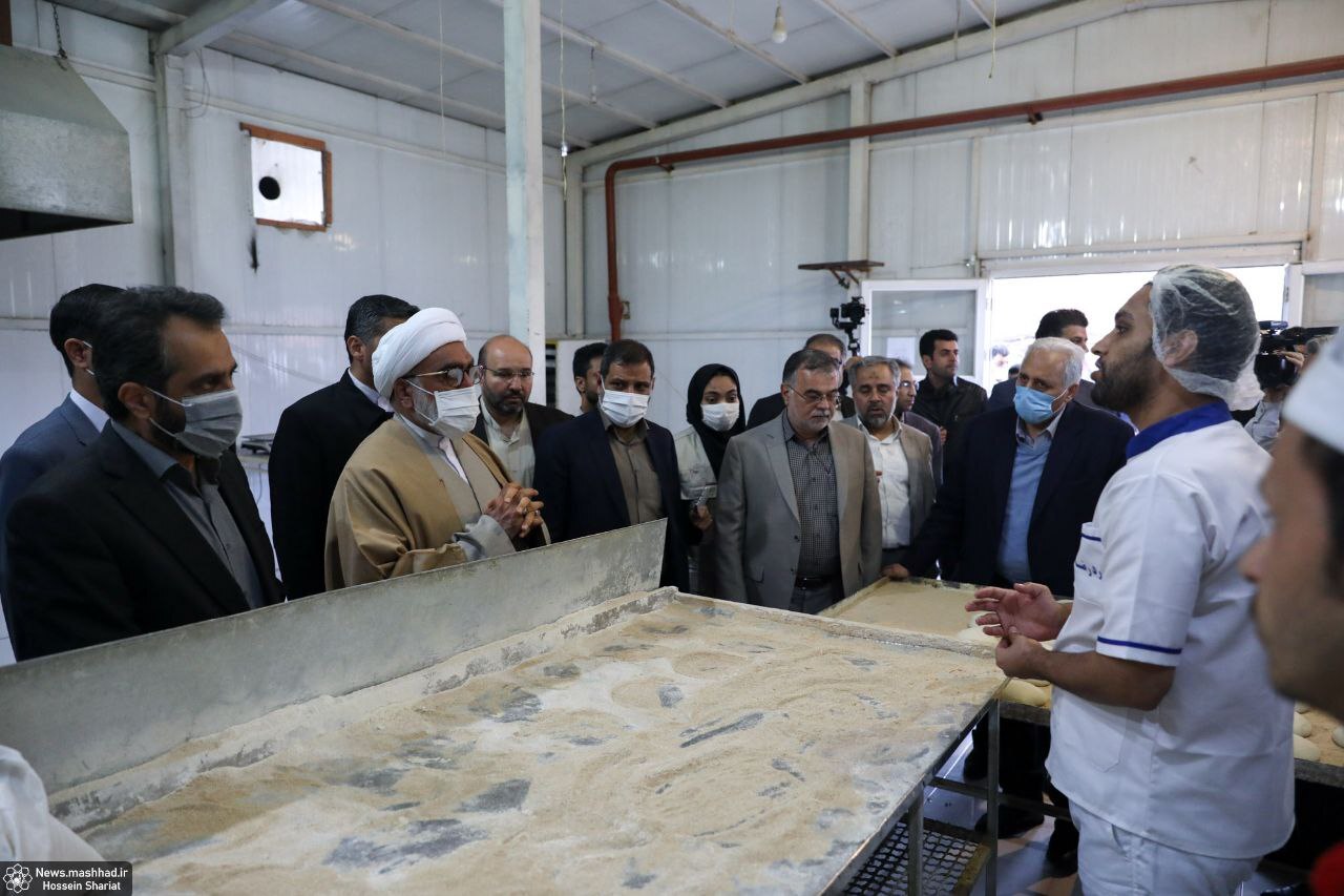 بازدید تولیت آستان قدس رضوی، فرماندار و سرپرست شهرداری مشهد از روند خدمت‌رسانی به زائران نوروزی