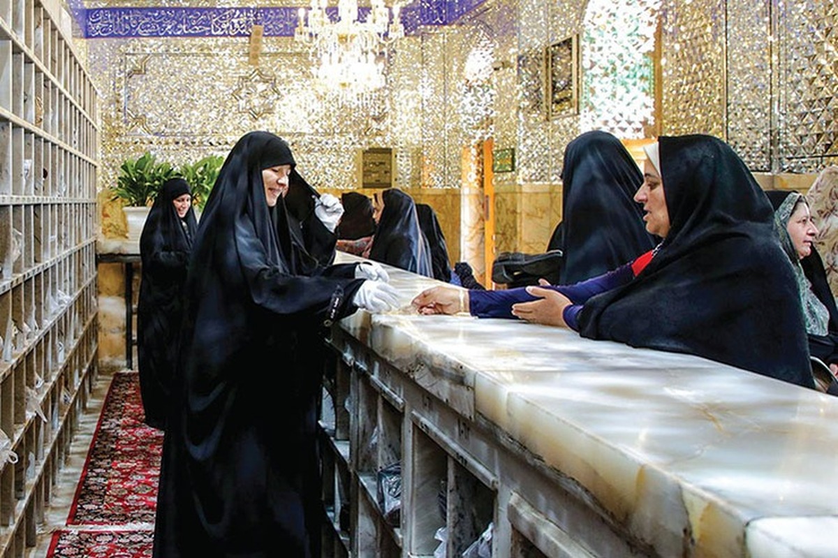 رئیس اداره رواق‌های ویژه خواهران حرم مطهر رضوی می‌گوید: بانوان و کودکان بیش از ۵۰ درصد زائران بارگاه منور امام رضا(ع) را تشکیل می‌دهند که خدمت‌رسانی به این عزیزان با ظرافت بیشتری همراه است.