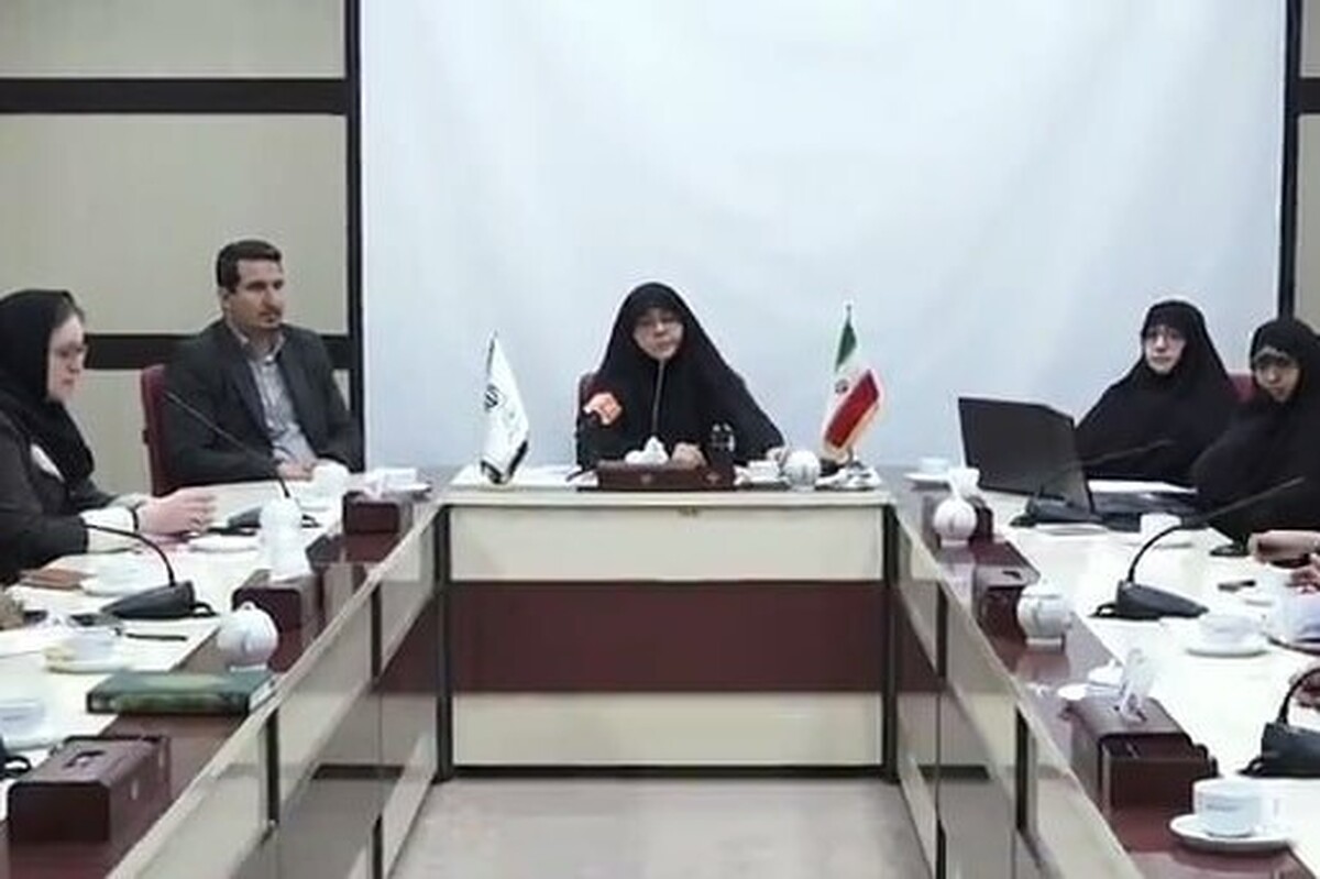 مدیرکل دفتر امور زنان و خانواده استانداری خراسان رضوی گفت: در روال ملی کنگره زنان تاثیرگذار برای هر عرصه یک نفر برگزیده می‌شود، اما برای استان‌ها سه نفر است که ۲۴ نفر به اضافه الگوی صبر و مقاومت و الگوی تیمی اثرگذار یعنی در مجموع ۲۶ نفر برگزیده می‌شوند.