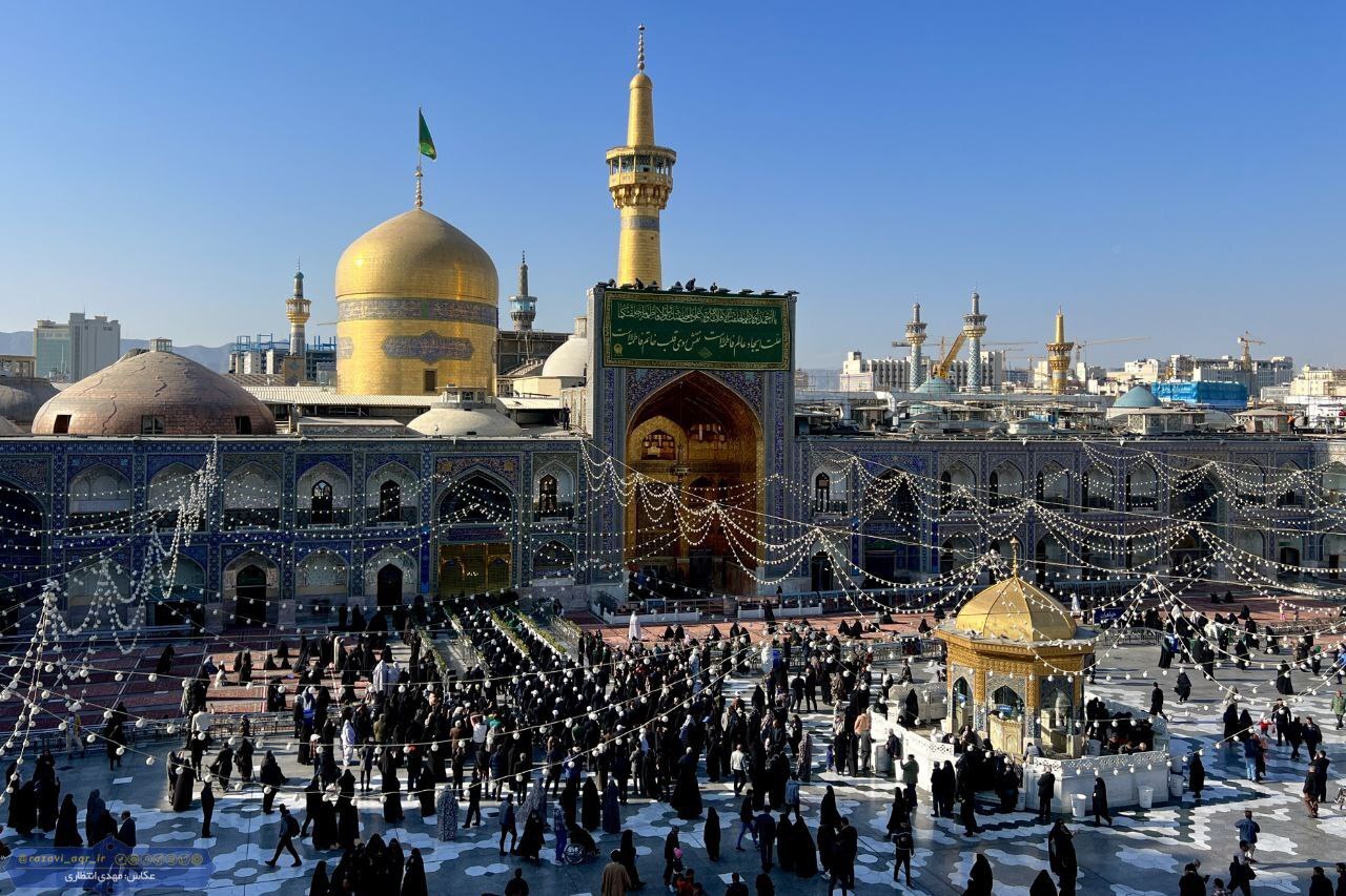 آذین بندی حرم مطهر رضوی در ایام ولادت حضرت زهر ا(س) + عکس