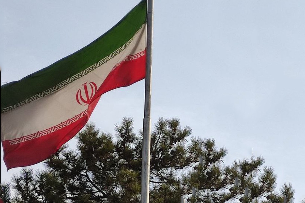 پرچم ایران در سفارت کابل نیمه برافراشته شد + عکس