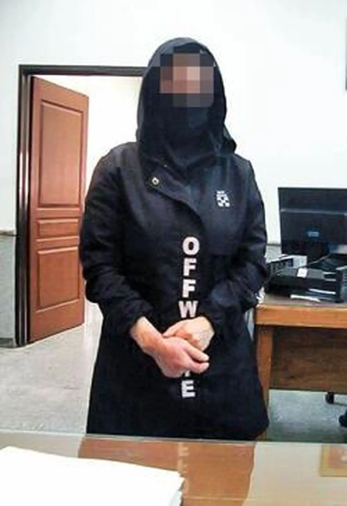 صدای زنگ تلفن باعث دستگیری زن سارق در کمد دیواری شد + عکس صدای زنگ تلفن باعث دستگیری زن سارق در کمد دیواری شد + عکس