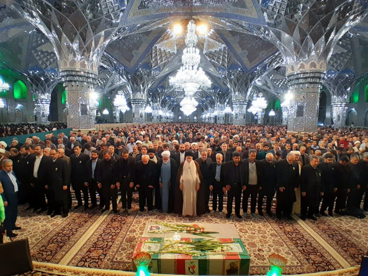 تشییع و وداع با پیکر بانوی شهید مشهدی در حمله تروریستی کرمان در مشهد مقدس+ فیلم (۱۶ دی ۱۴۰۲) تشییع و وداع با پیکر بانوی شهید مشهدی در حمله تروریستی کرمان در مشهد مقدس+ فیلم (۱۶ دی ۱۴۰۲)