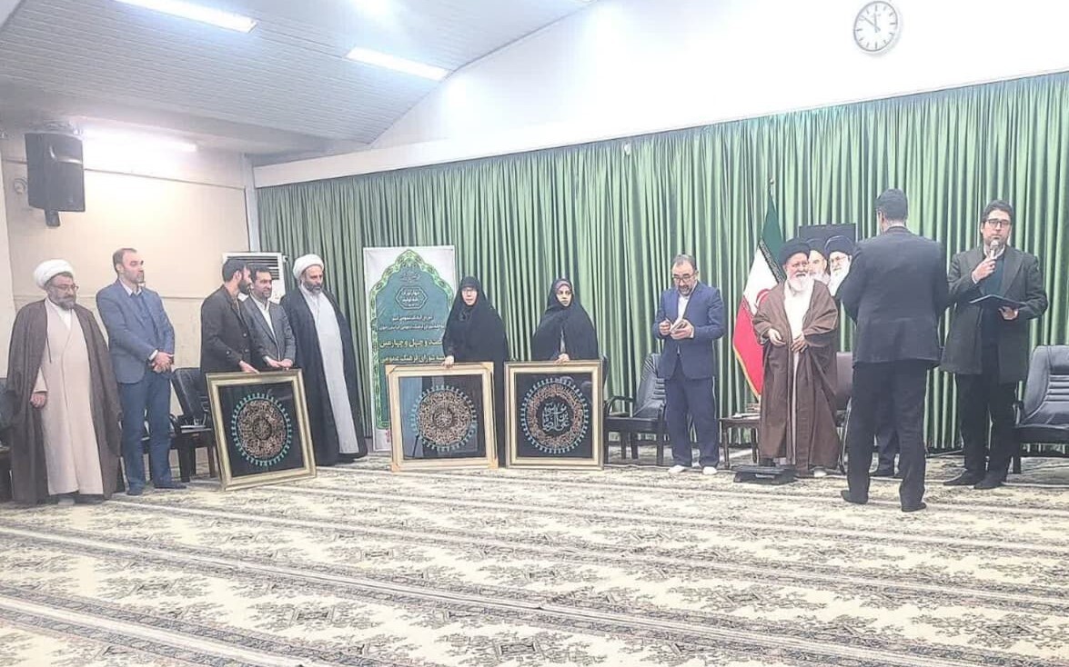 تقدیر از برگزیدگان جایزه جلال در شورای فرهنگ عمومی خراسان رضوی تقدیر از برگزیدگان جایزه جلال در شورای فرهنگ عمومی خراسان رضوی