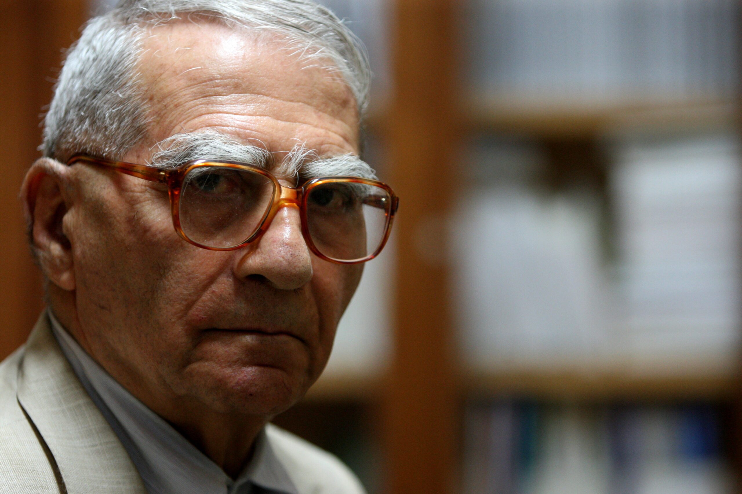 مدیرعامل خانه کتاب و ادبیات ایران: مجتهدی باعث شد یقین خود را به شک دیگران نفروشیم