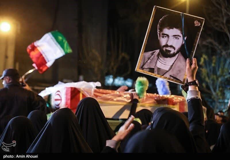 اقامه نماز رهبر معظم انقلاب بر پیکر مطهر سردار شهید سیدرضی موسوی اقامه نماز رهبر معظم انقلاب بر پیکر مطهر سردار شهید سیدرضی موسوی