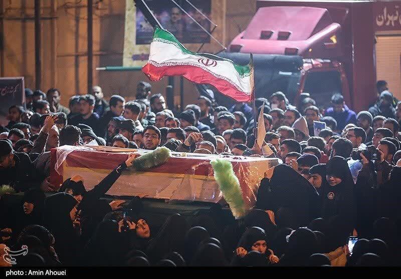 اقامه نماز رهبر معظم انقلاب بر پیکر مطهر سردار شهید سیدرضی موسوی اقامه نماز رهبر معظم انقلاب بر پیکر مطهر سردار شهید سیدرضی موسوی