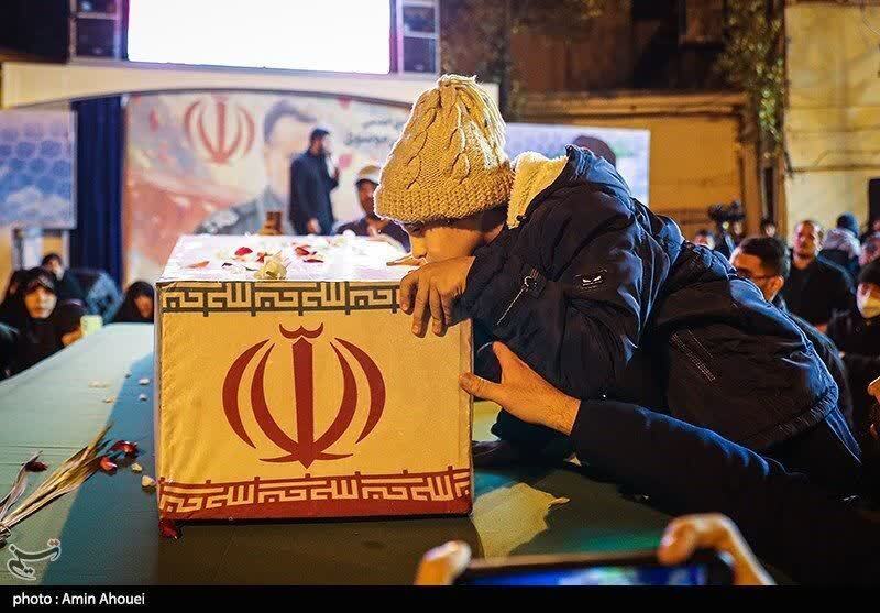 اقامه نماز رهبر معظم انقلاب بر پیکر مطهر سردار شهید سیدرضی موسوی اقامه نماز رهبر معظم انقلاب بر پیکر مطهر سردار شهید سیدرضی موسوی