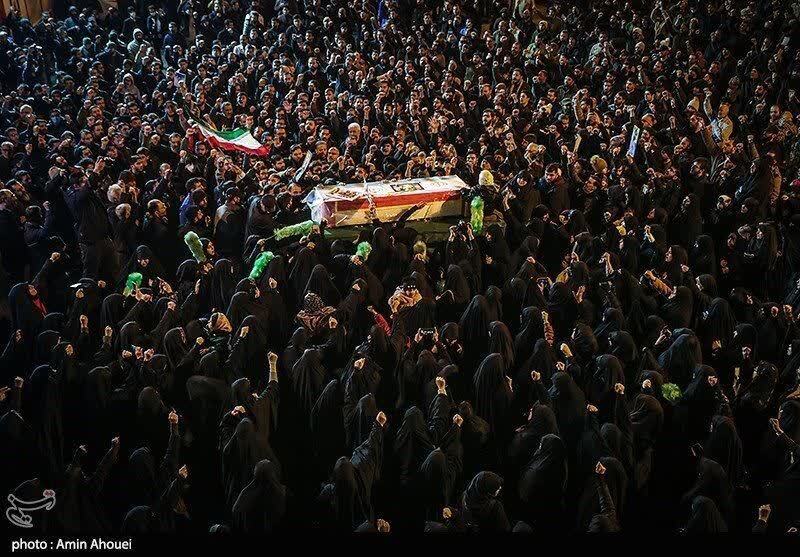 اقامه نماز رهبر معظم انقلاب بر پیکر مطهر سردار شهید سیدرضی موسوی اقامه نماز رهبر معظم انقلاب بر پیکر مطهر سردار شهید سیدرضی موسوی