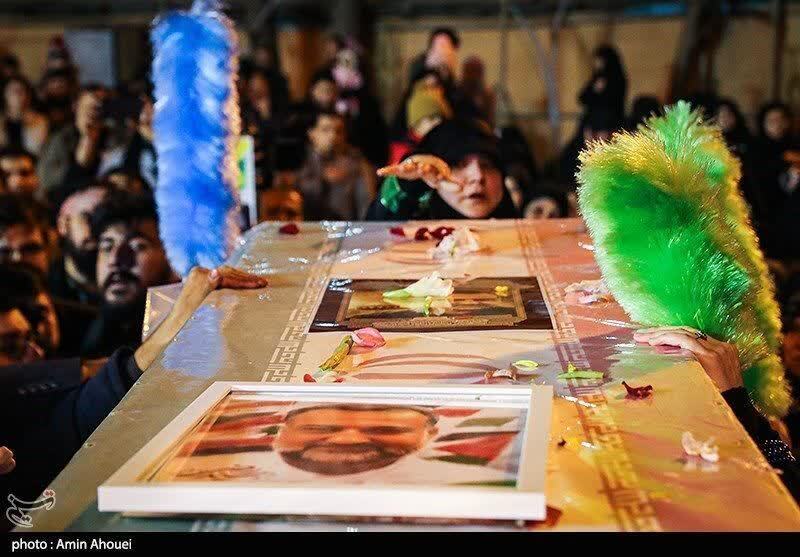 اقامه نماز رهبر معظم انقلاب بر پیکر مطهر سردار شهید سیدرضی موسوی اقامه نماز رهبر معظم انقلاب بر پیکر مطهر سردار شهید سیدرضی موسوی