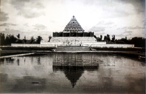 پی افکندند کاخی بلند